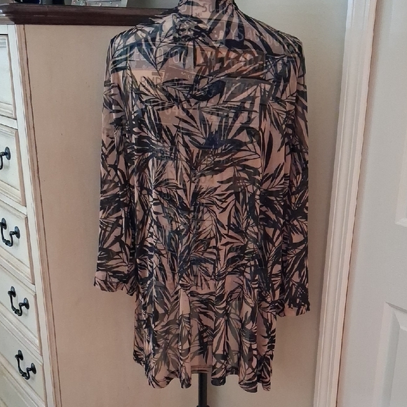 Elegant Black and Tan Women's Kimono - Picture 3 of 3